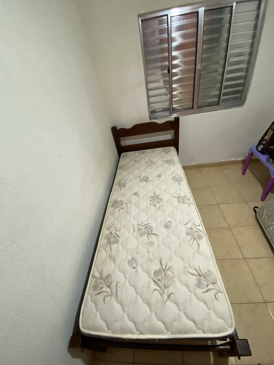 Cama de madeira maciça com colchão  - Foto 4
