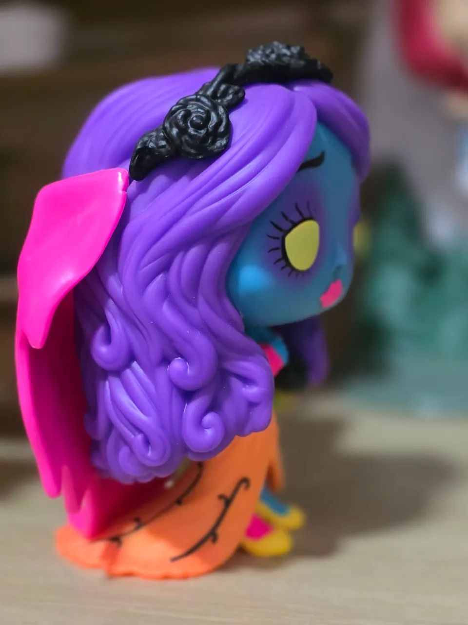 Funko Pop! Emily Blacklight (#1370) - Foto 4