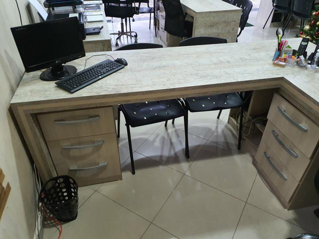 Mesa Planejada de Escritório na Cor Bege com 02 Lugares - Foto 2