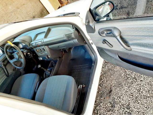 Vendo corsa 1.6 2001 com ar condicionado - Foto 7