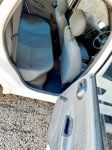 Vendo corsa 1.6 2001 com ar condicionado - Foto 8