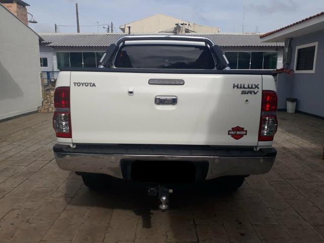 Hilux SRV 3.0 D-4D 2014 bx Km impecável Acessórios - Foto 3