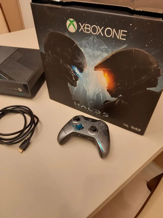 Xbox one com dois controles e um jogo - Videogames - Vila São Luiz,  Botucatu 1250197004