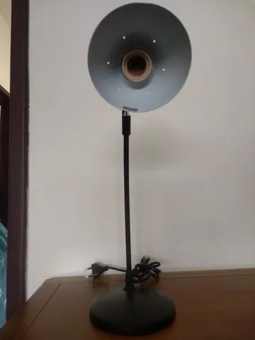 Luminária de mesa de metal - Foto 3