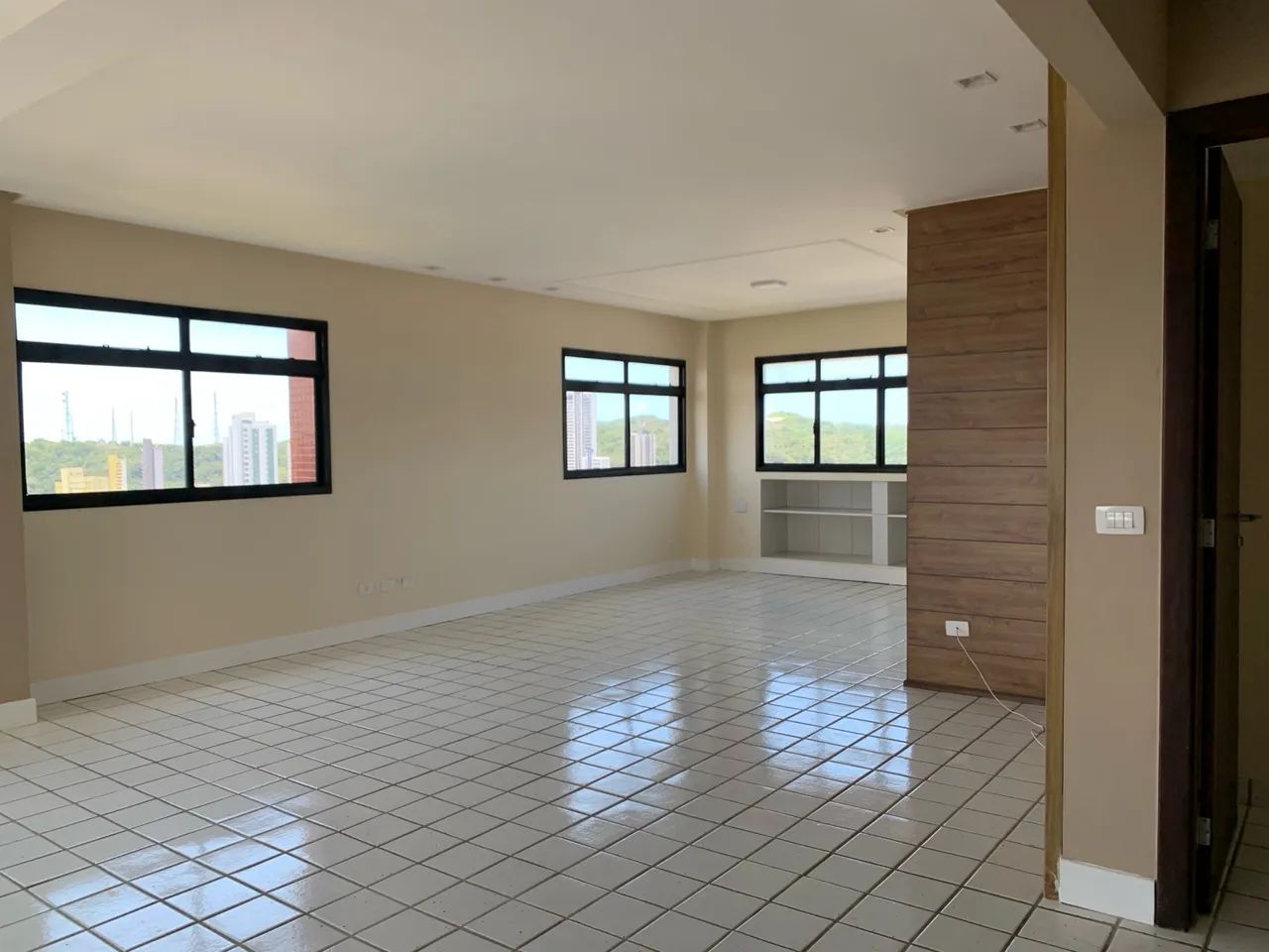 Vendo ap Tirol,com220m2, piscina, porteiro,4 suítes,andar alto - Foto 3