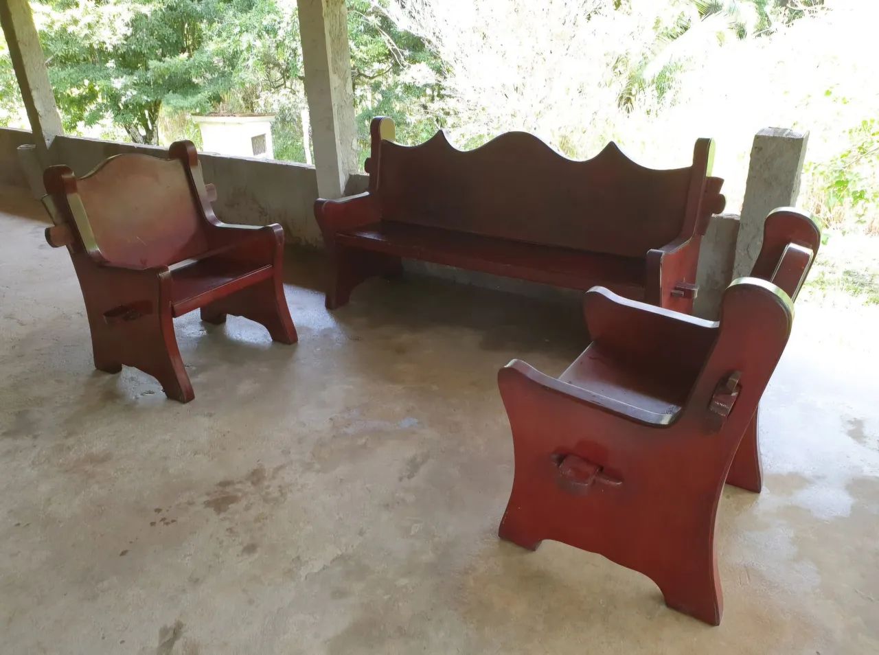 Conjunto de  poltronas e Sofá em Madeira Maciça - Rústico e Resistente