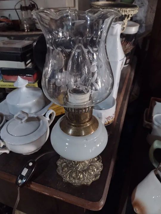 Abajur antigo de mesa.  - Foto 3