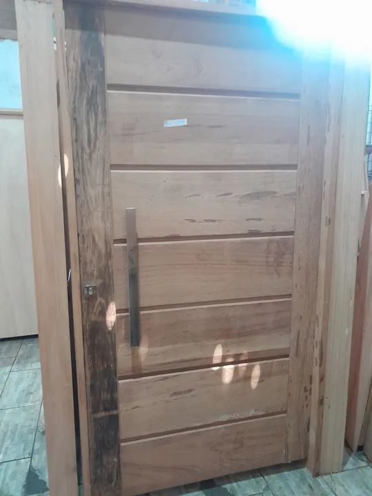 Porta pivotante 118x214mt madeira Angelim 