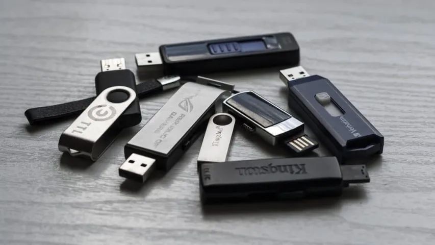 Pendrive / SD card - Multimarcas 