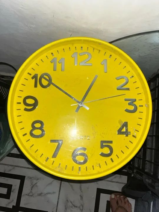 Relógio de Parede Amarelo - Foto 2