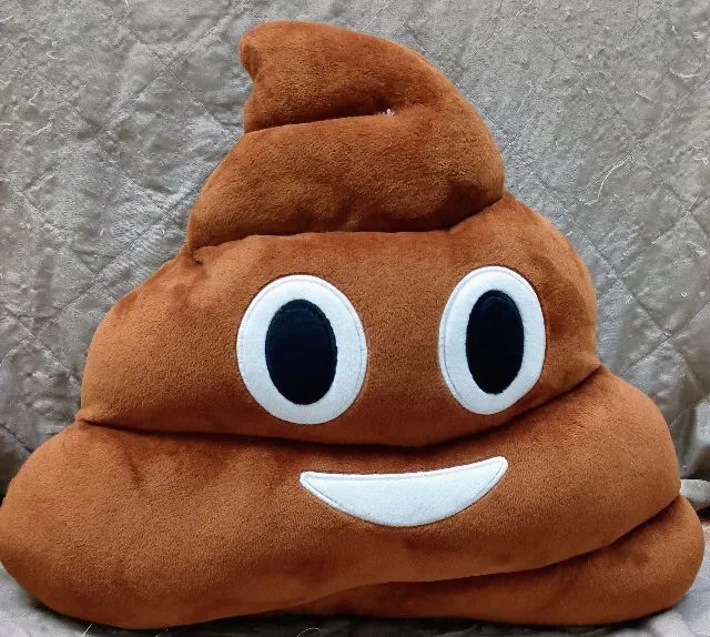 Almofada emoji coco cocô usada importada - Foto 6