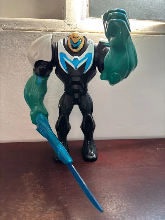 Boneco Max Steel Turbo Espada Laser