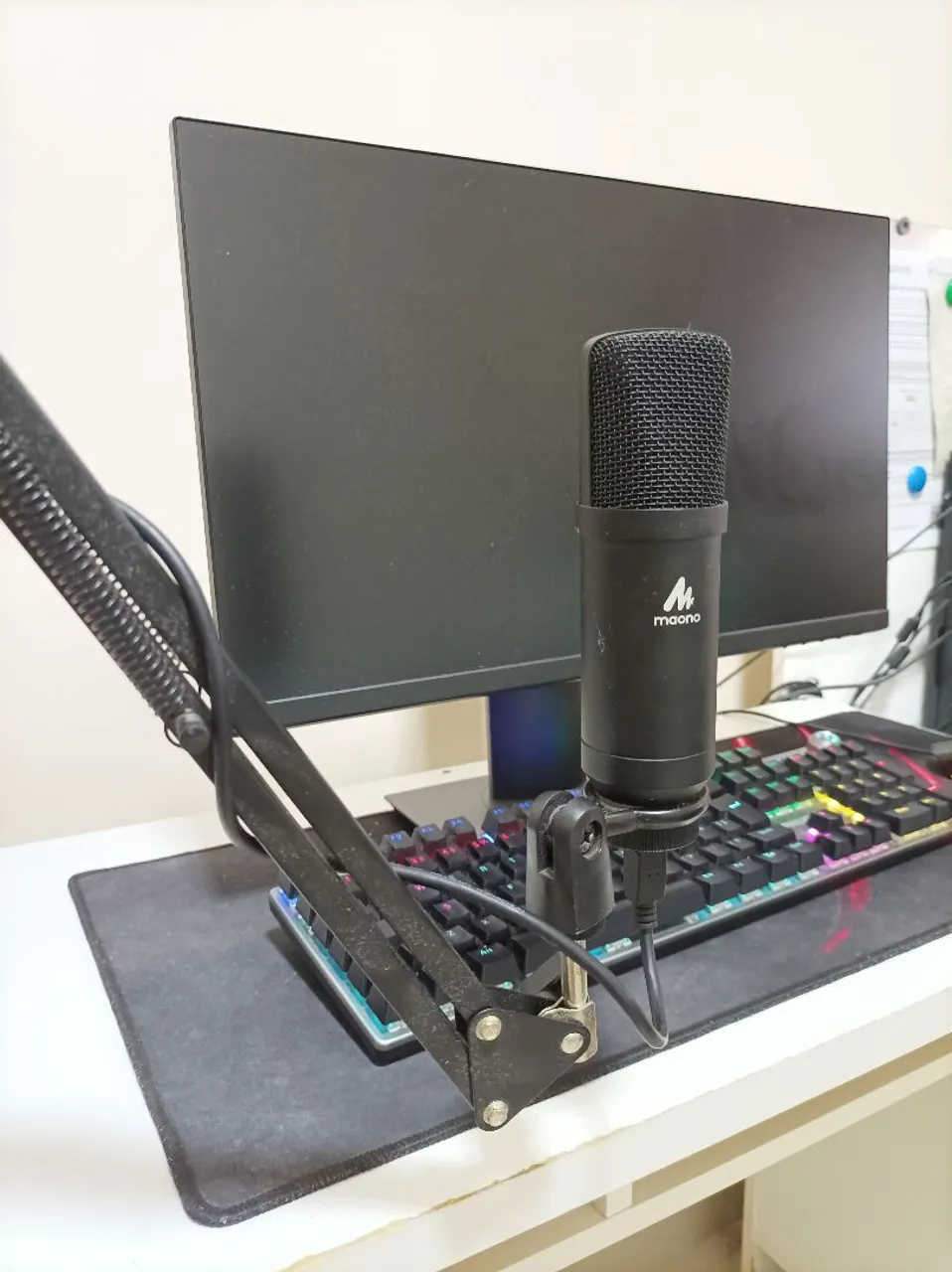 Microfone Maono AU-A04TR + Braço articuável