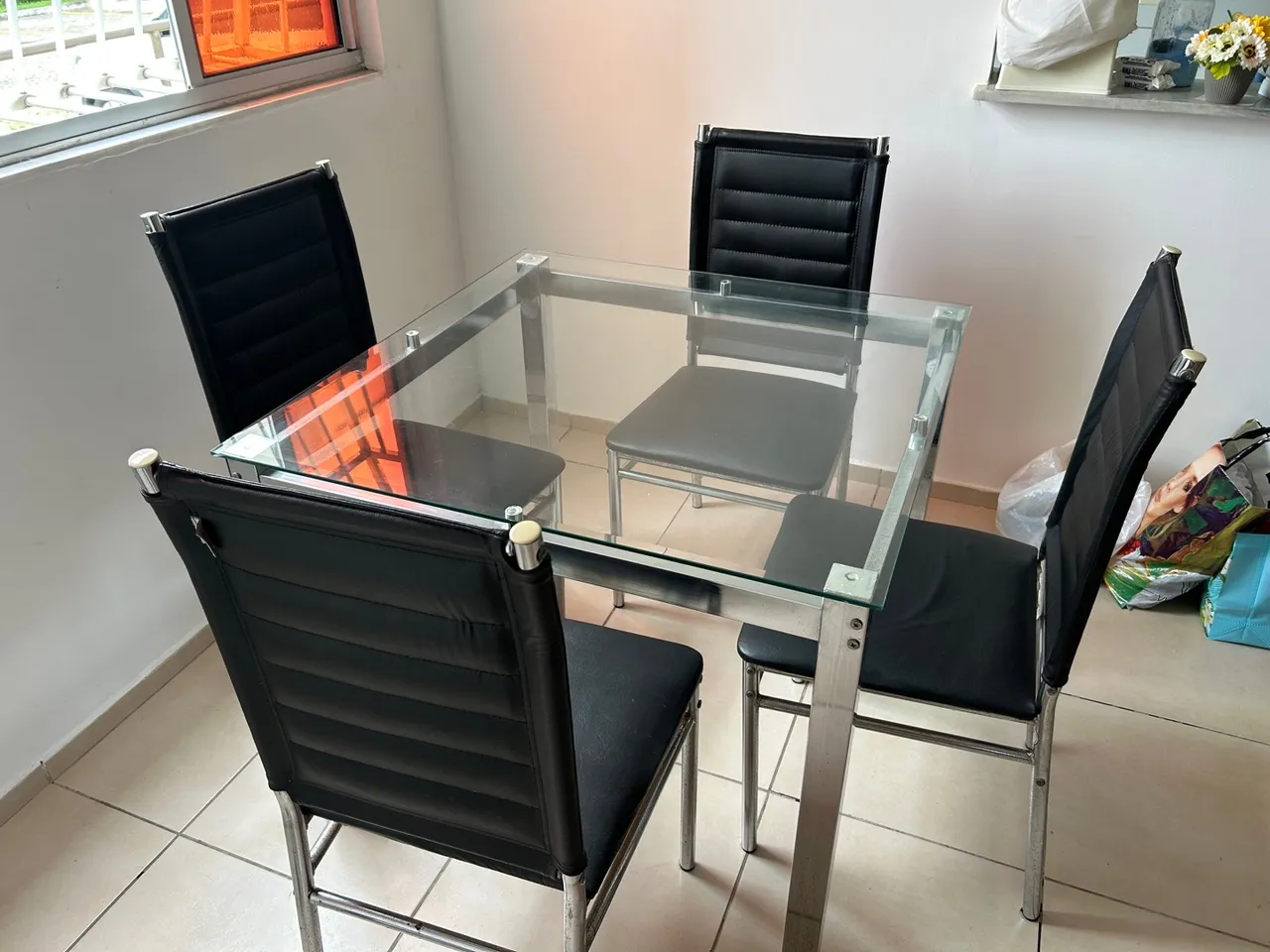 Mesa de jantar 4 cadeiras tampo de vidro