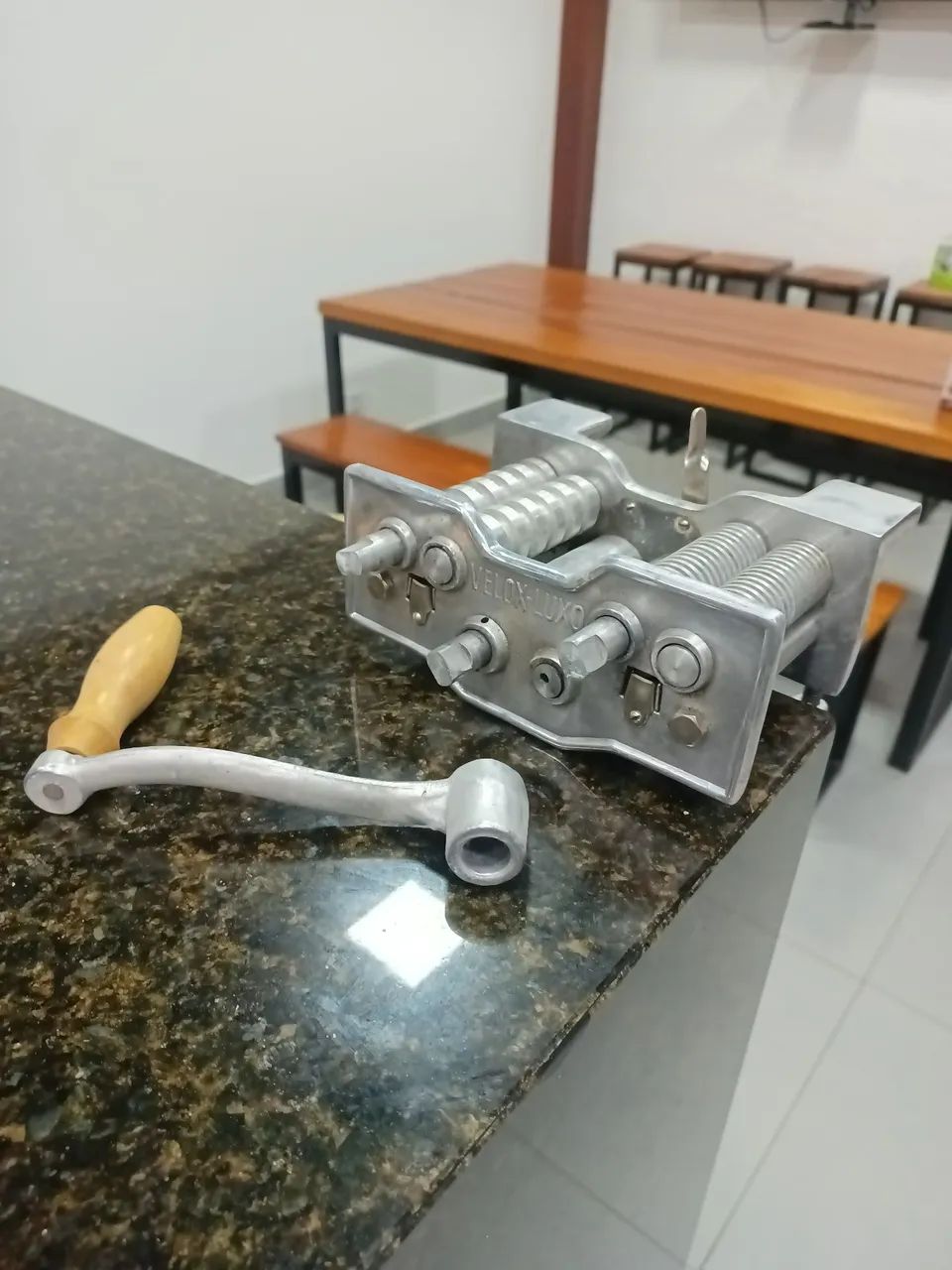 Máquina de fazer macarrão manual Velox Luxo