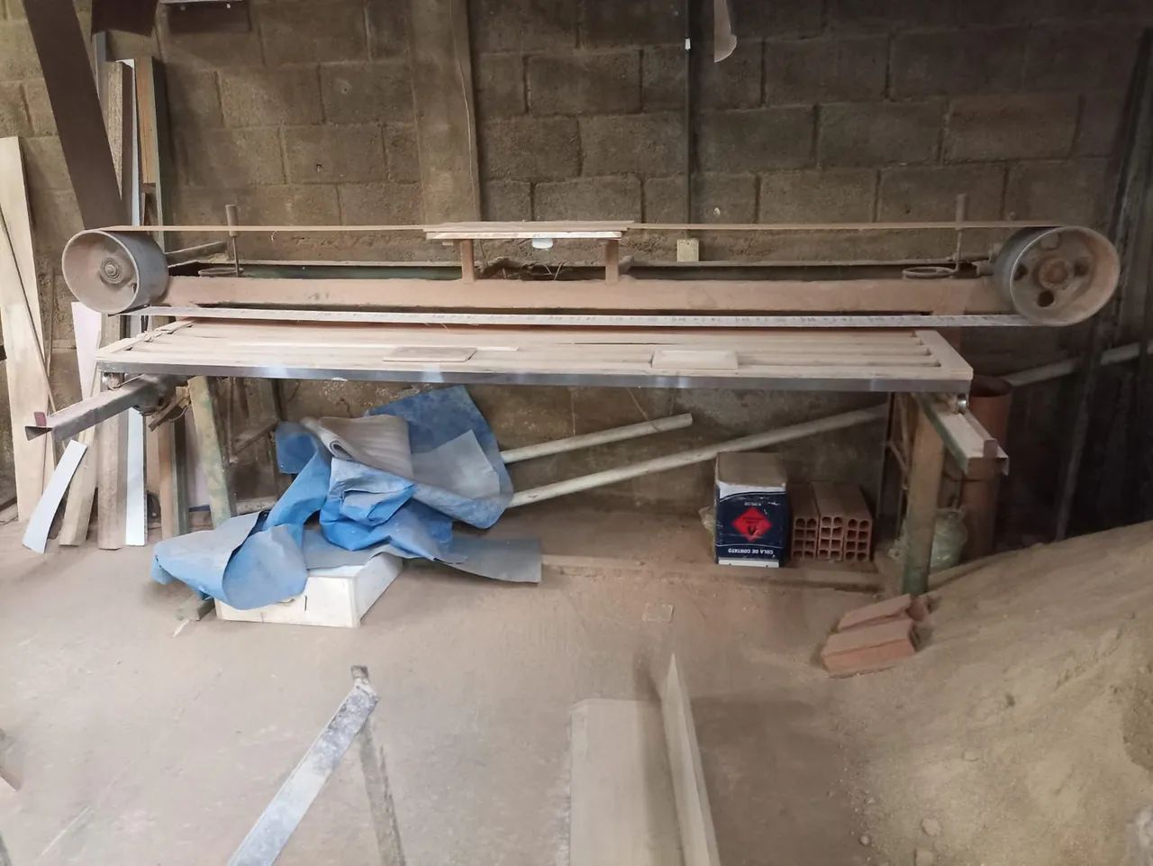 Lixadeira de correria industrial 