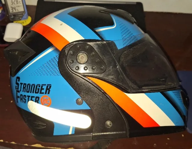 Capacete Robocop Stronger Faster Gladiator semi novo, 2 meses de uso.