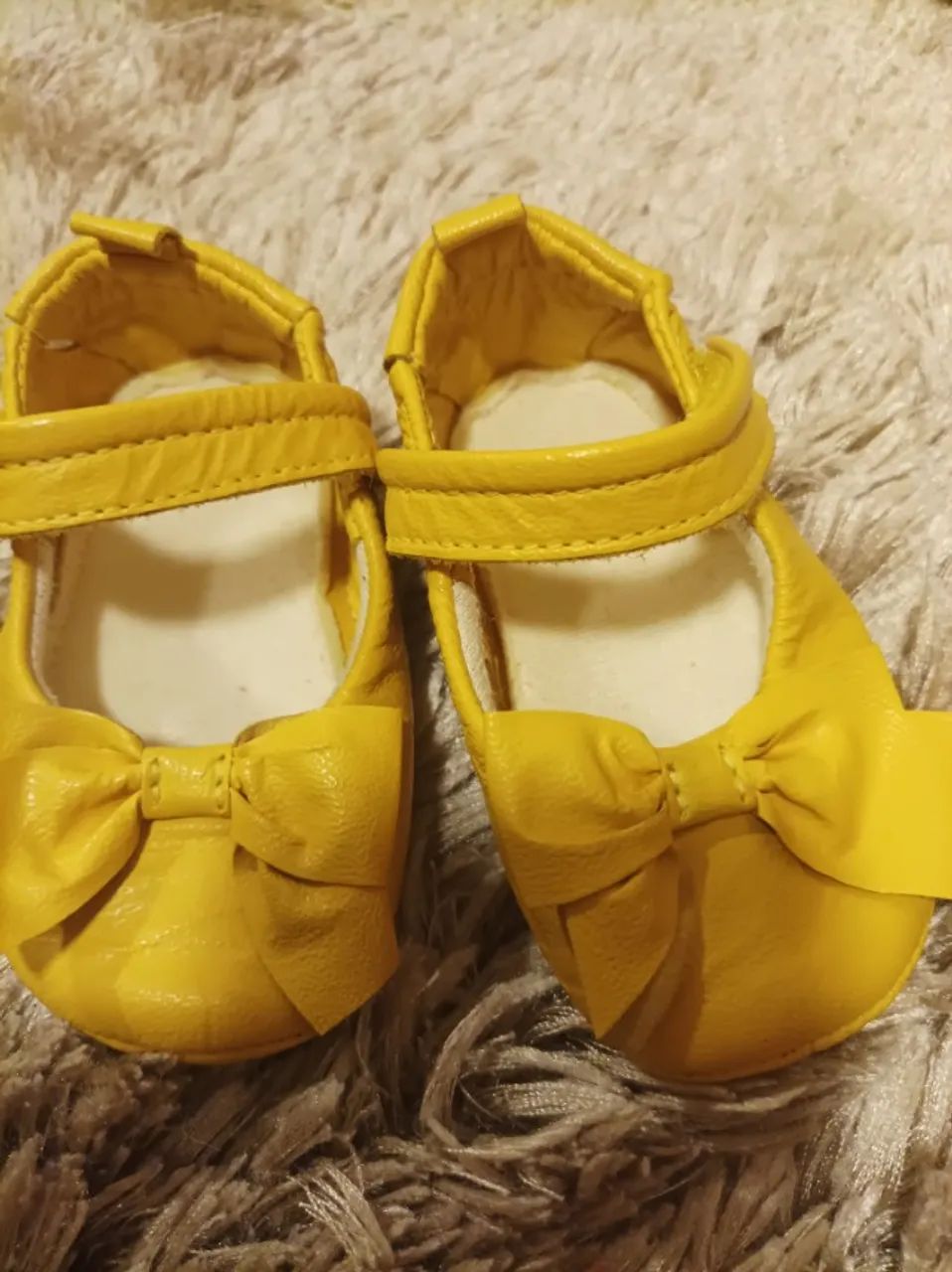 Sapatinho couro amarelo 