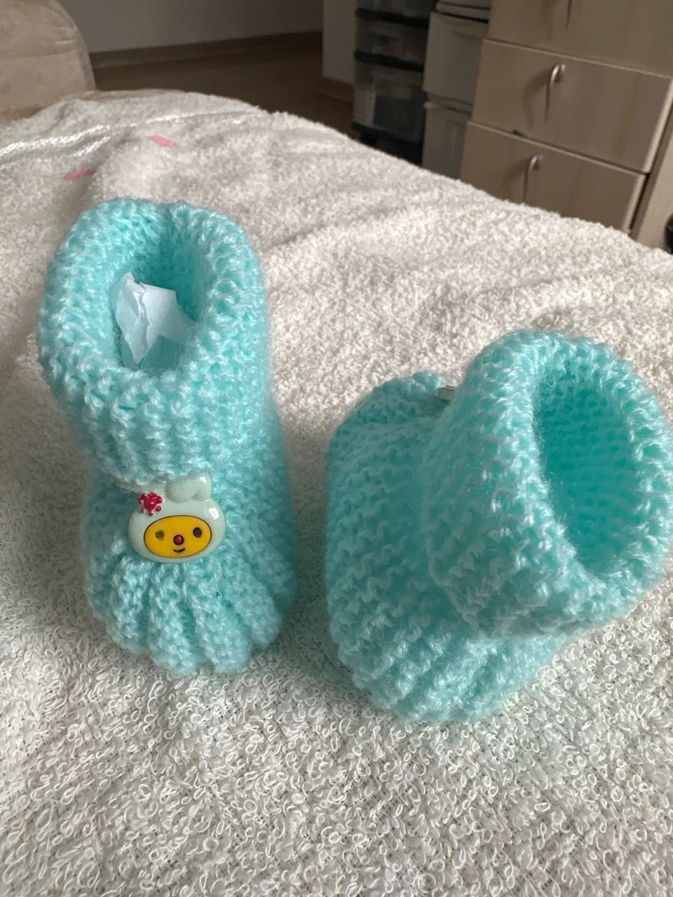 Sapatinho de bebê verde botão boneca 0 a 6 meses  - Foto 4