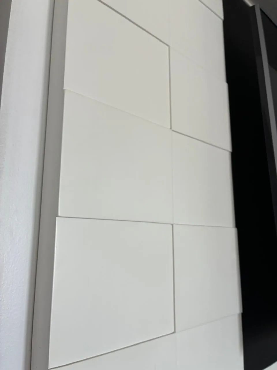 Desapego - Painel de madeira para TV em laca - Com passador de fios - ESTADO DE NOVO!!! - Foto 6