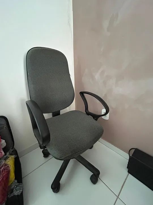 Cadeira de Escritório Giratória com Rodinhas - Foto 4