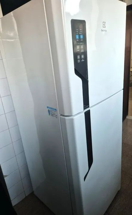 Vendo geladeira Eletrolux frost free duplex em excelente estado de conservação