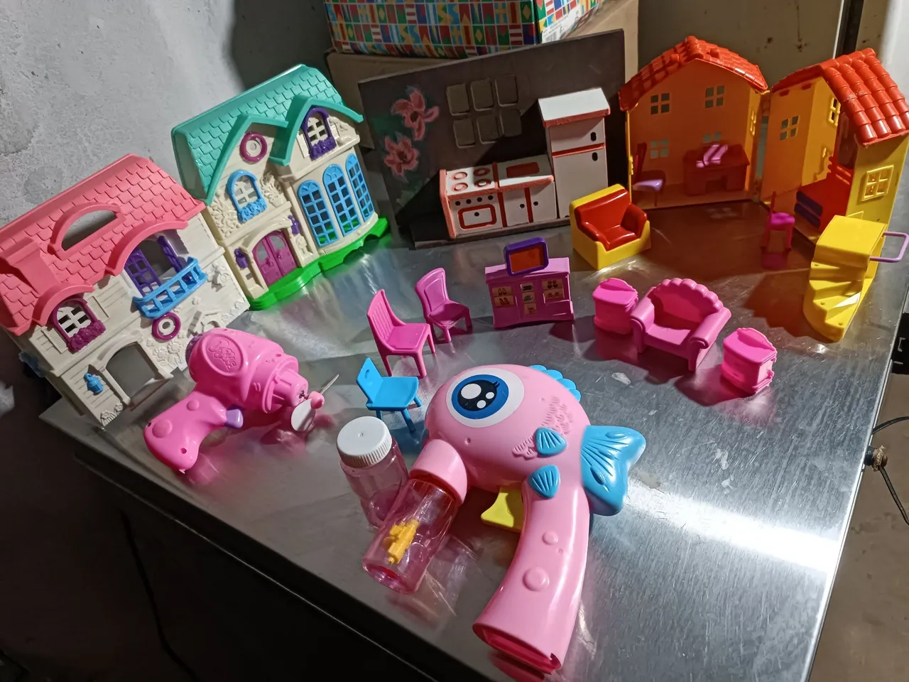 Casinha de bonecas e acessórios