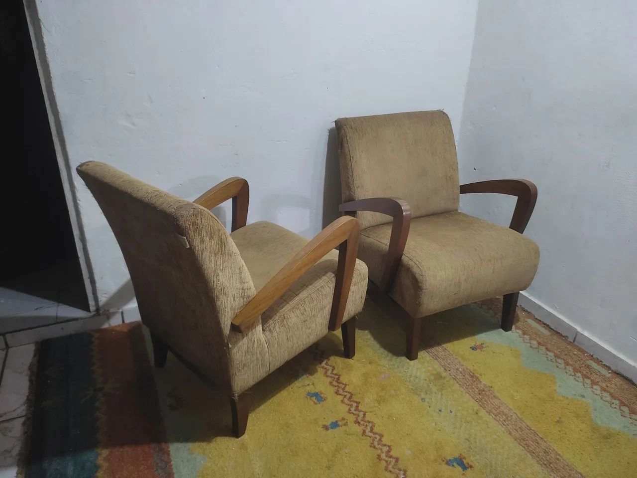 Par de Poltronas em Madeira