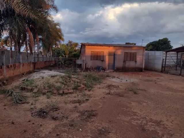 Lote de 700 metros na Bica do DER com casa, 290.000