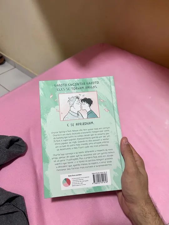 Livro Heartstopper  - Foto 4