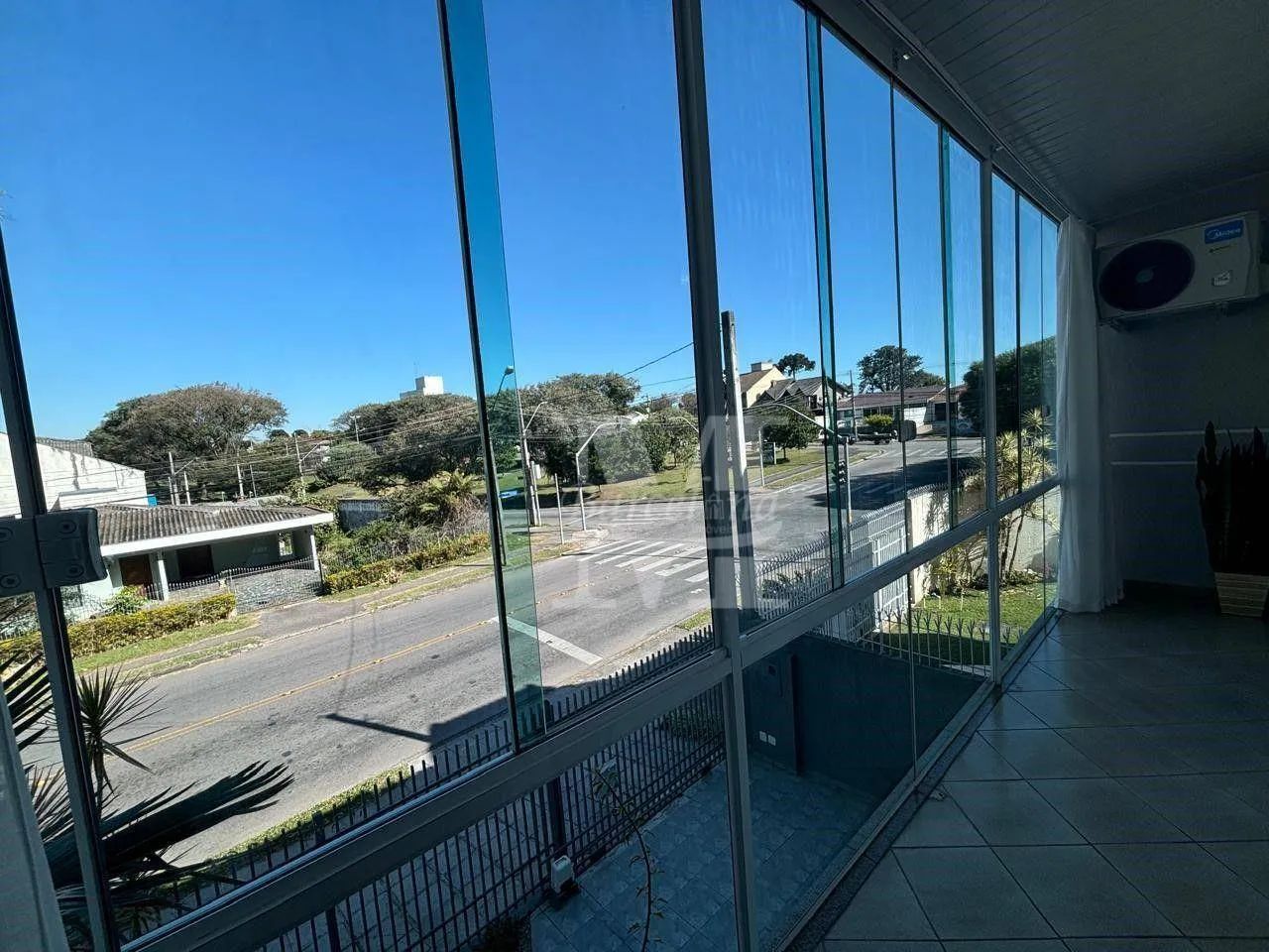 MARAVILHOSA CASA ALTO PADRÃO COM 210M2. ESQUINA C/ JOÃO DOETZER, SEMI-MOBILIADA. ESTUDA PE - Foto 5