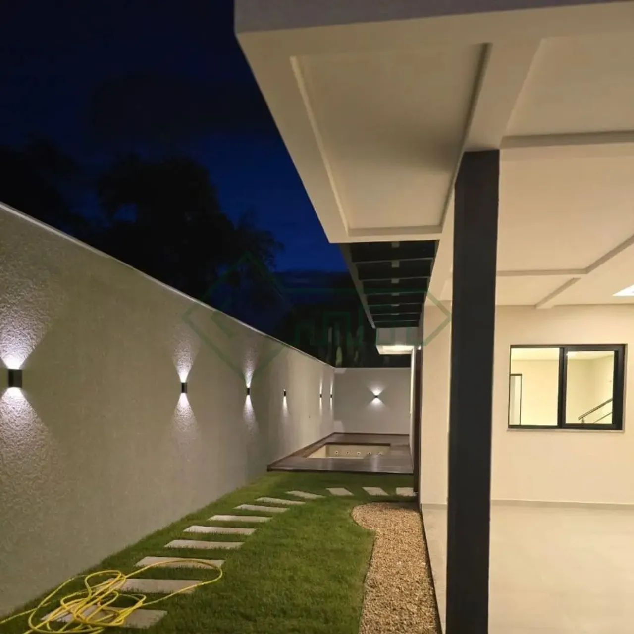 LINDO SOBRADO DE ESQUINA NO AMÉRICA | 3 SUÍTES | 2 VAGAS COBERTAS | PISCINA COM DECK - Foto 3