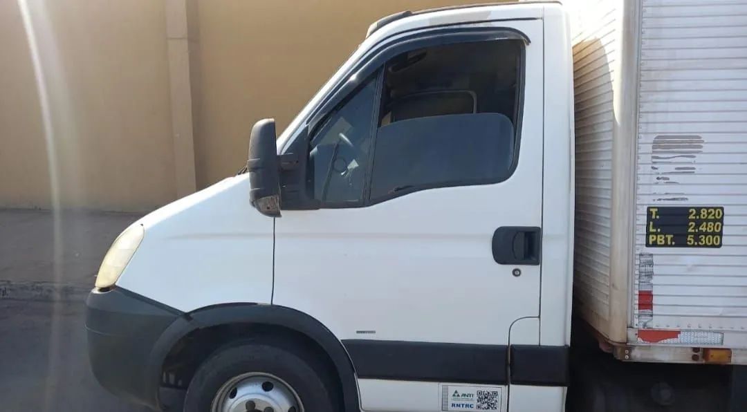 Caminhão Iveco Daily 55C16 Baú - Excelente Estado! - Foto 2