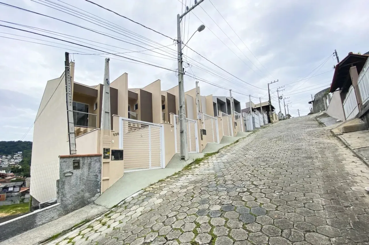 Lindos sobrados a venda no bairro Tribess