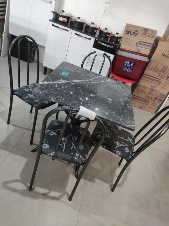 Mesa Aço com Pedra de Granito com 4 cadeiras Nova na Loja 
