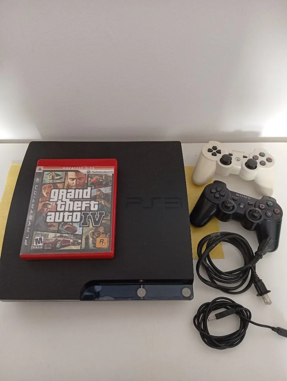 PlayStation 3 + GTA IV + 2 Controles