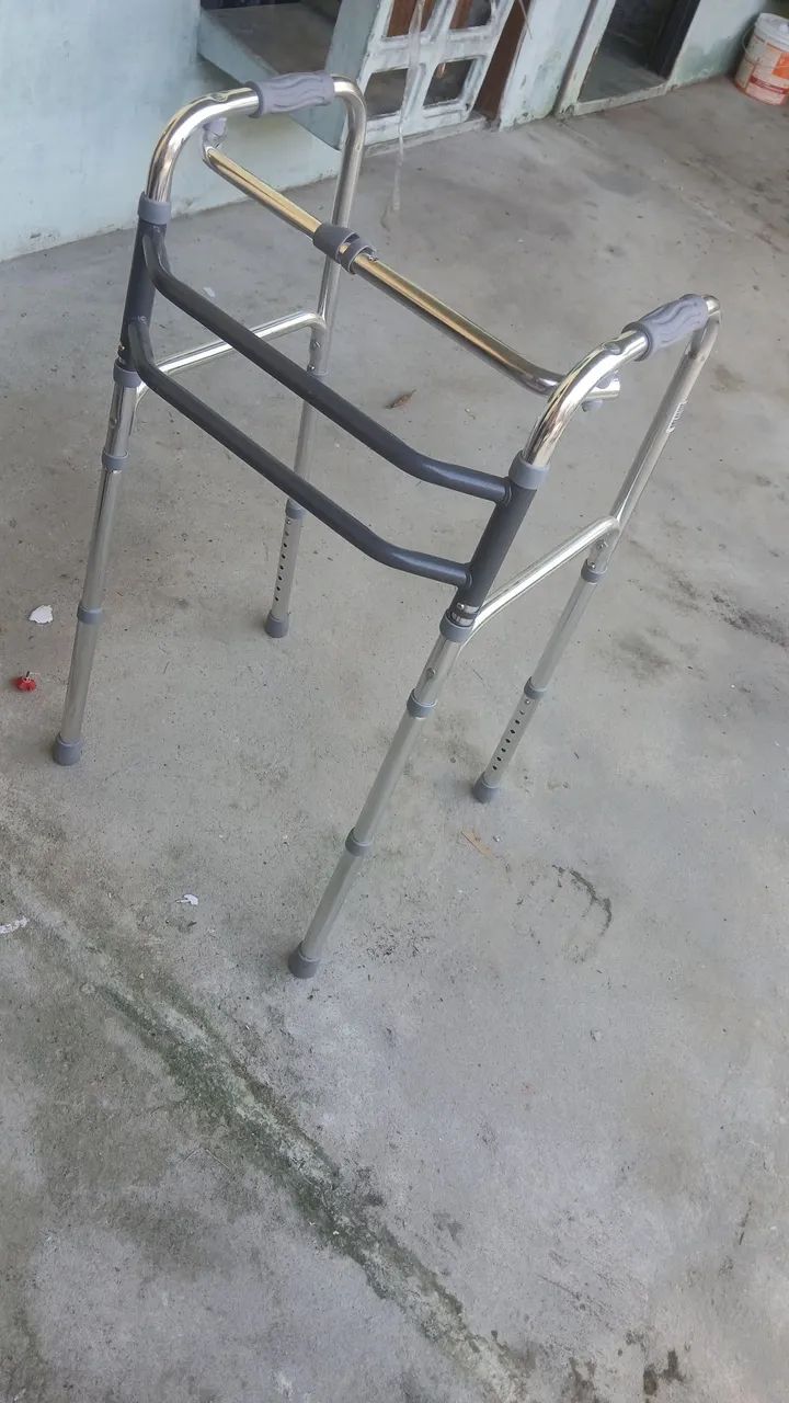 Duas Cadeiras de Rodas e um andador - Ótimas condições! - Foto 4