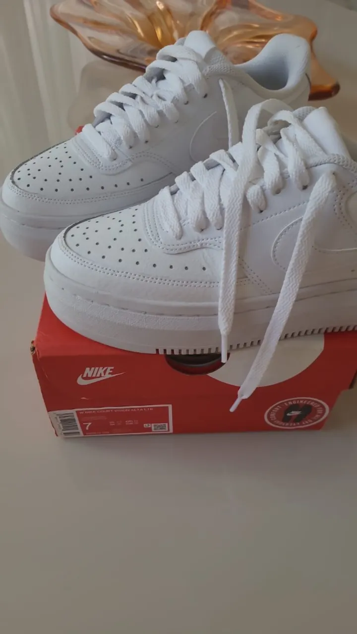 Tênis feminino Nike Court Vision Alta