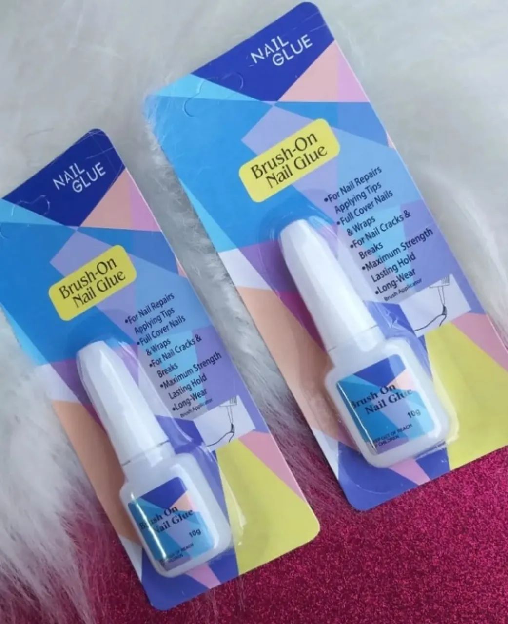 Cola pra unhas postiças