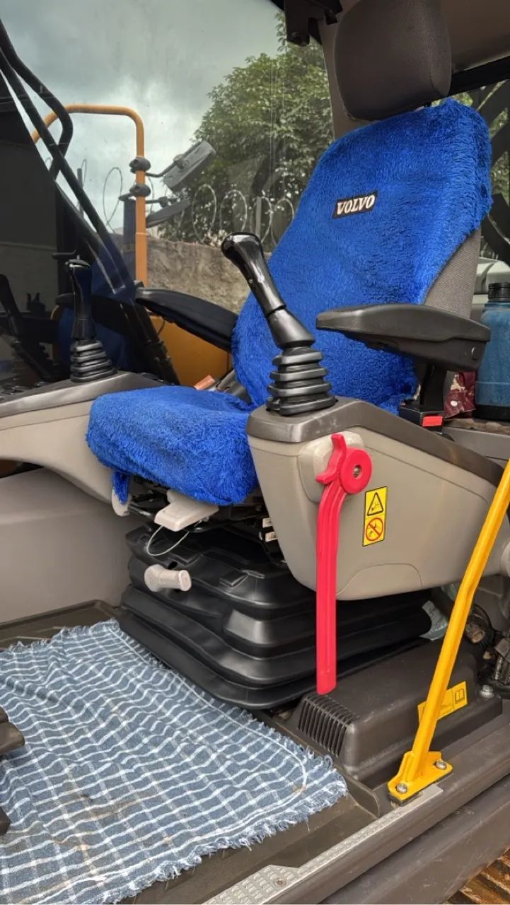 Vendo escavadeira volvo EC 140 DL 2022 - Foto 2