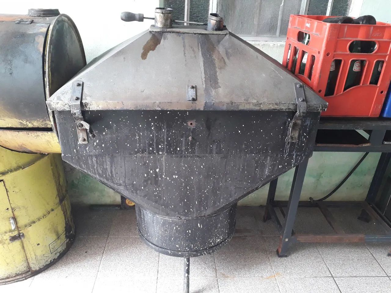 Churrasqueira a Carvão bafo usada leia a descrição para mais informações