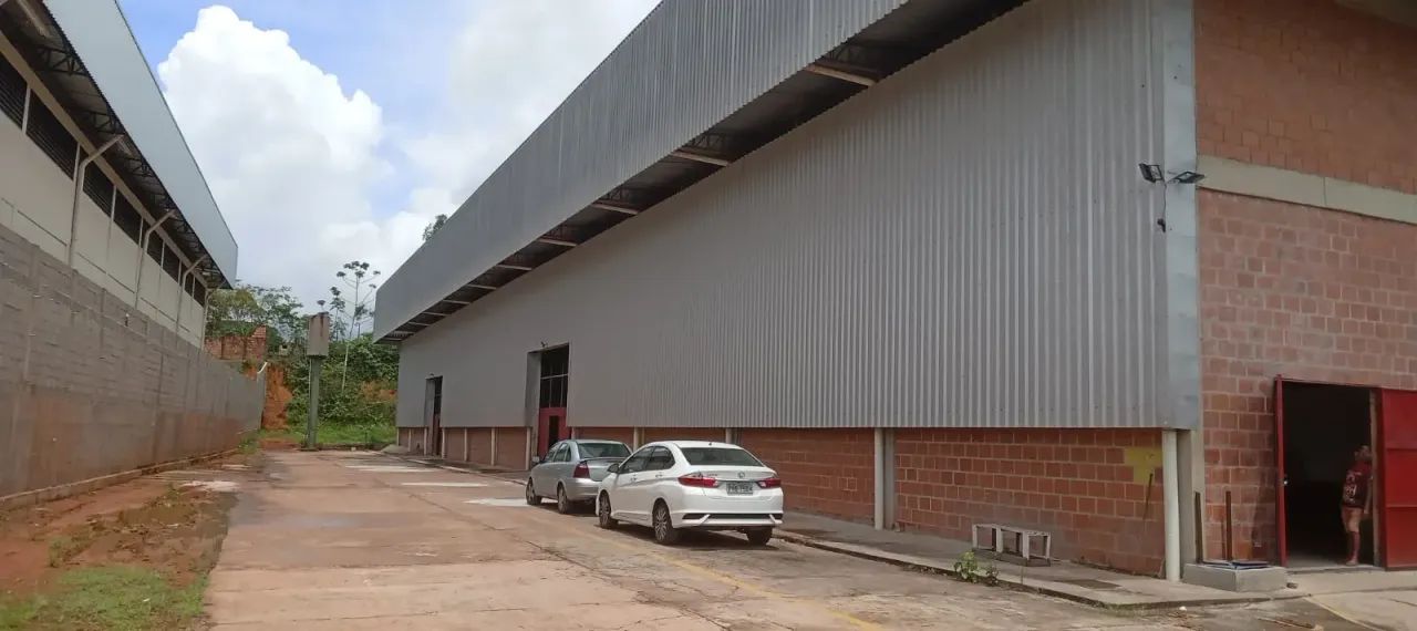 Galpão medindo 3000 m2 Próx. a av, do Turismo!