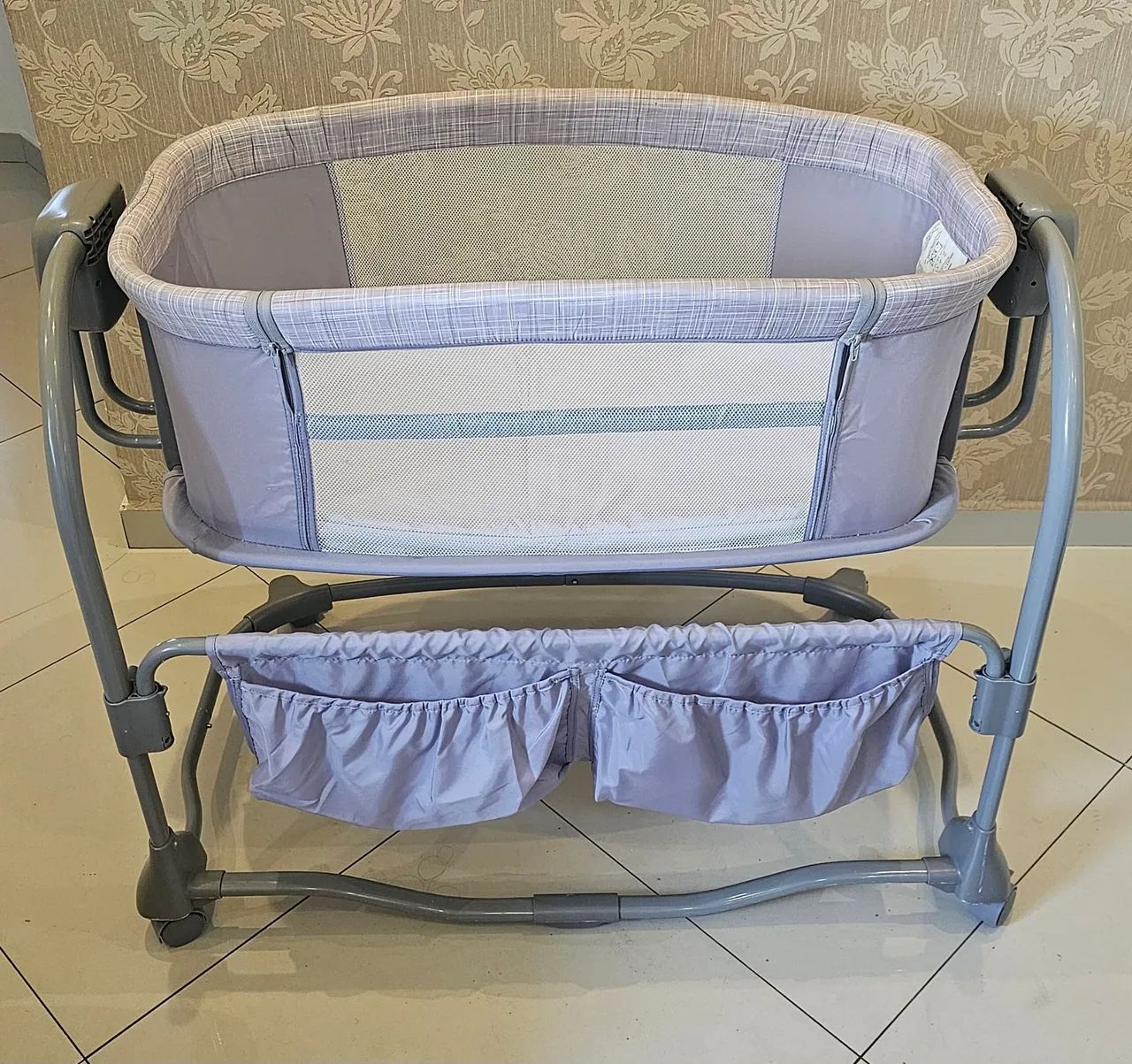 Berço balanço automático com Bluetooth Mastela 3x1 na cor cinza. - Foto 4
