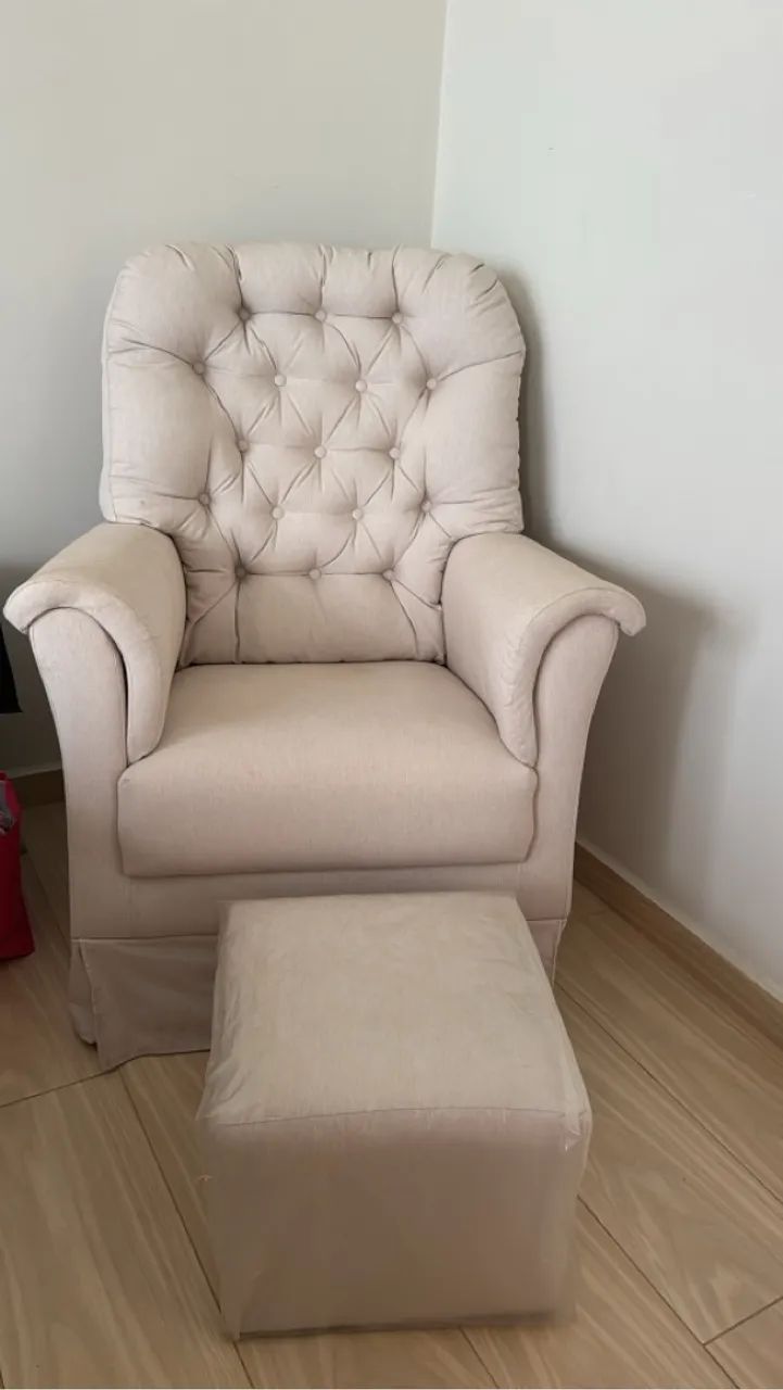 VENDO POLTRONA DE AMAMENTAÇÃO 