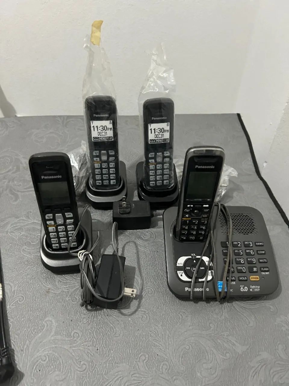 Telefones sem fio Panasonic - 4 unidades - acompanha as baterias e tem sec. eletrônica. - Foto 3