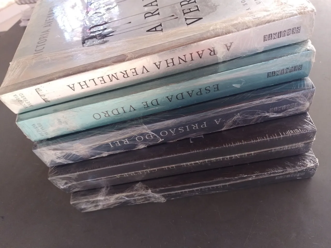 Coleção A Rainha Vermelha - Victoria Aveyard