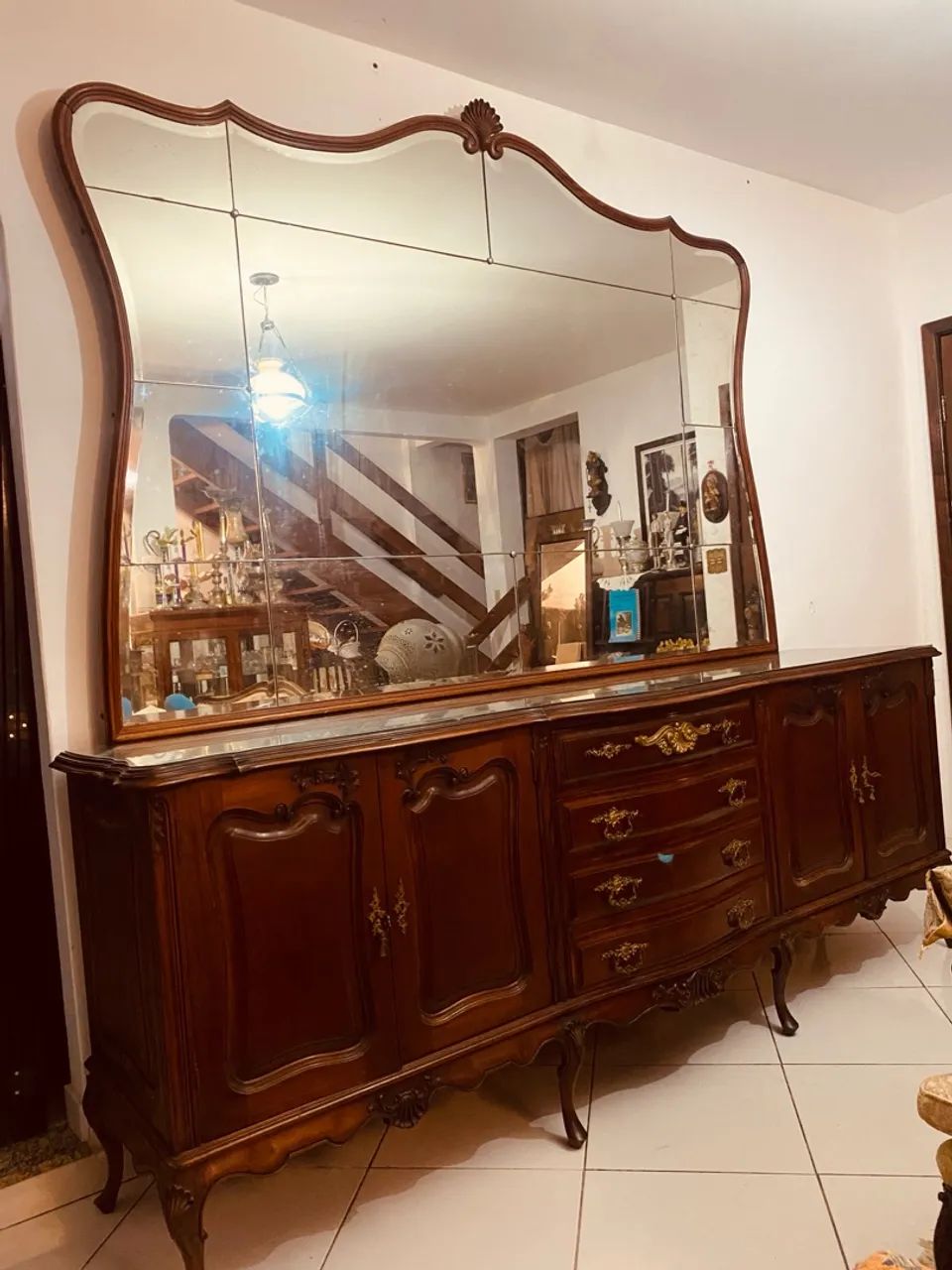 Buffet Etagere Antigo com Espelho Bisotado - Imponente, Raro e Sofisticado - Foto 3