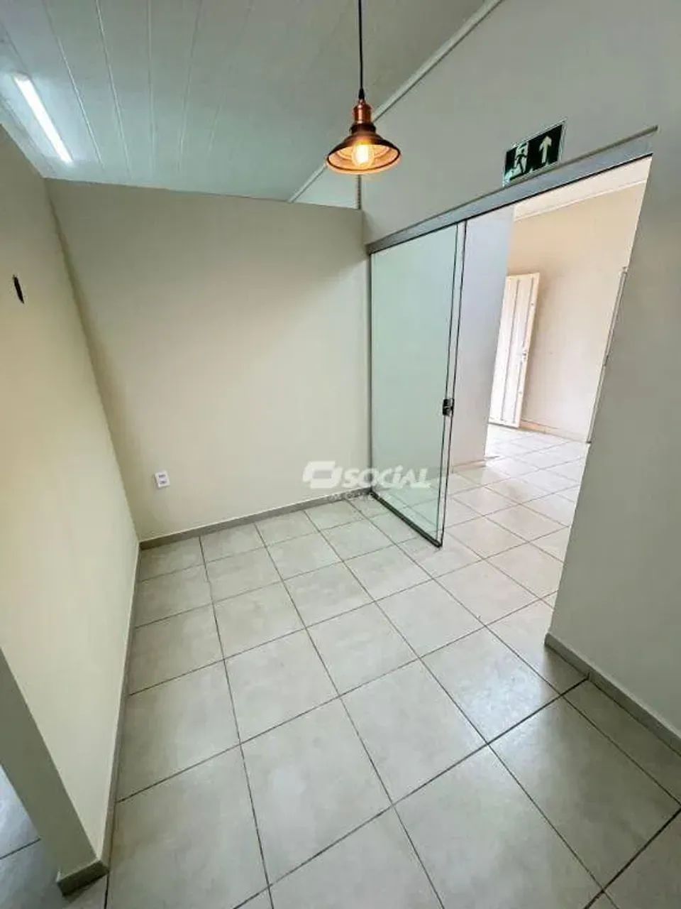 Sala ampla disponível para locação em ótima localização. Av. Carlos Gomes, B. São Cristóvã - Foto 2