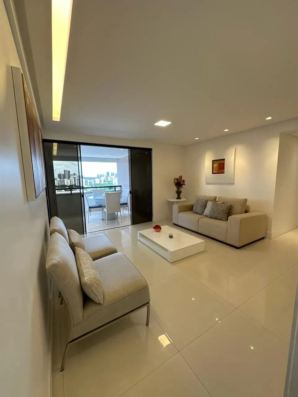 Apartamento Alto do Parque 4/4 sendo 2 suíte, 2 vagas. Pituba