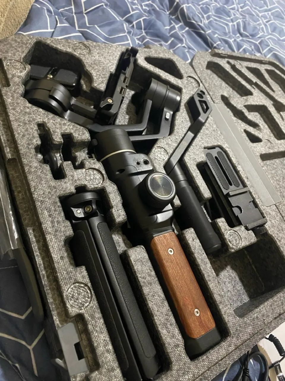 Gimbal feyutech AK2000s, com case, manual, e todos os cabos! - Foto 2